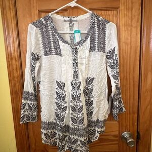 Daniel Rainn
Amely Split Neck Top